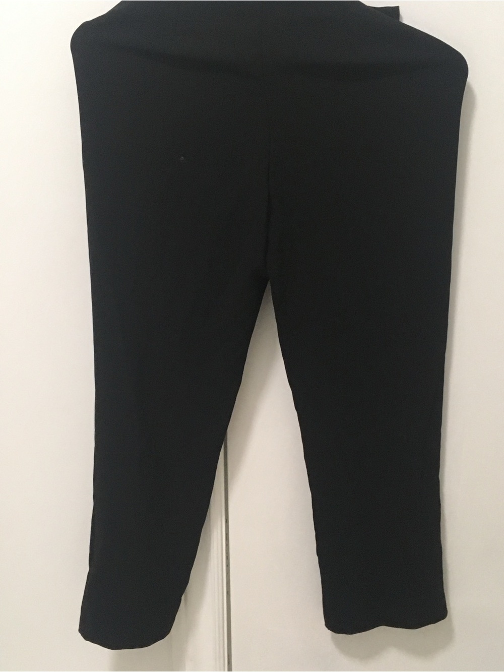 Preowned women’s BEARUN Black Ankle Dress Pants with Front Slits size small